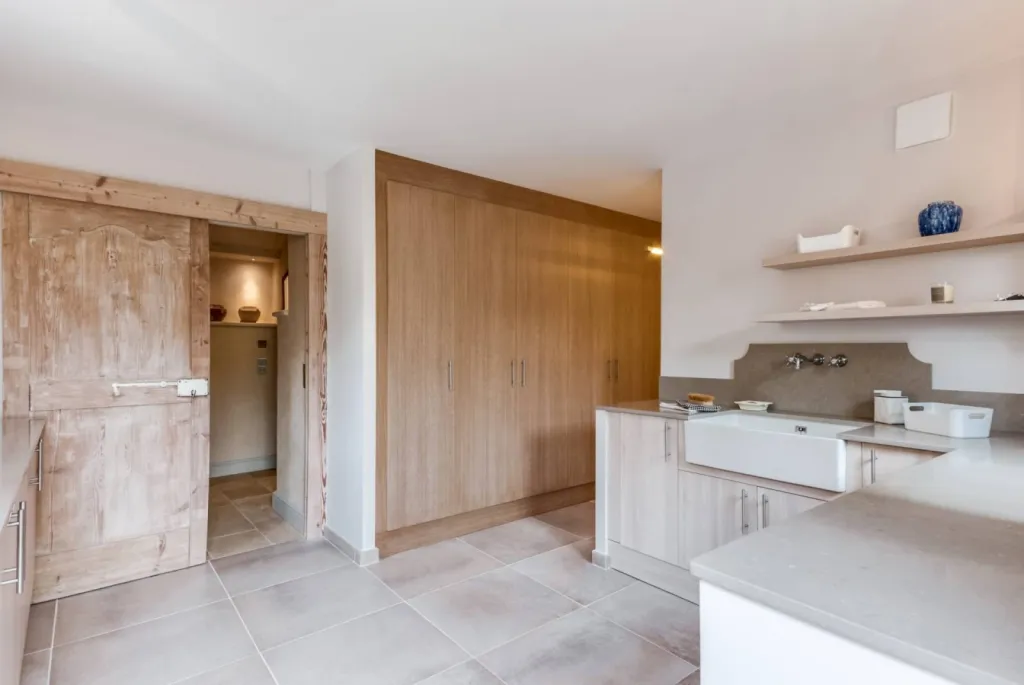 Conception et réalisation d'une lingerie au sous-sol d'une maison à Sanary sur Mer