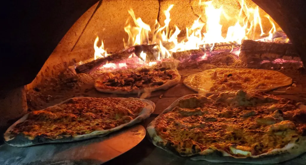 livraison de  salade avec supplément   chez presto  pizza salon