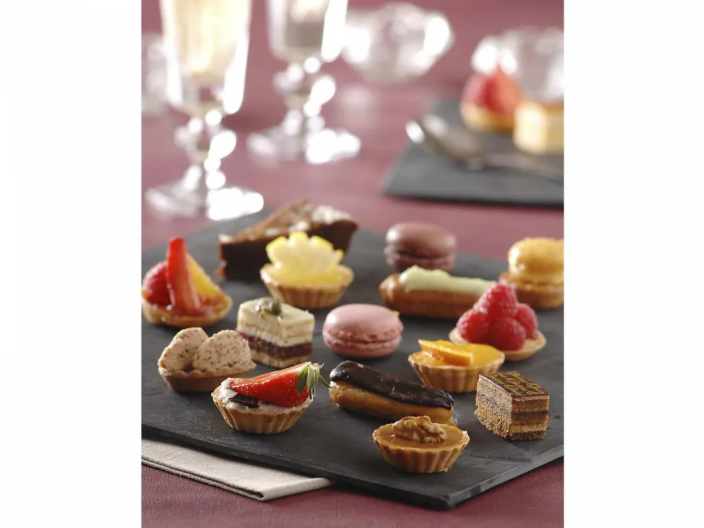 photographe pour traiteur assortiment de mignardises sucrées