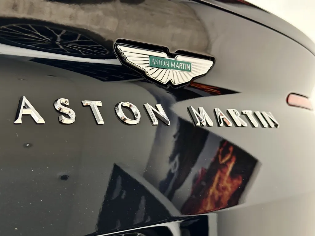 film plastique protection carrosserie film PPF Lyon traitement céramique DETAILING carosserie Aston Martin DB12 