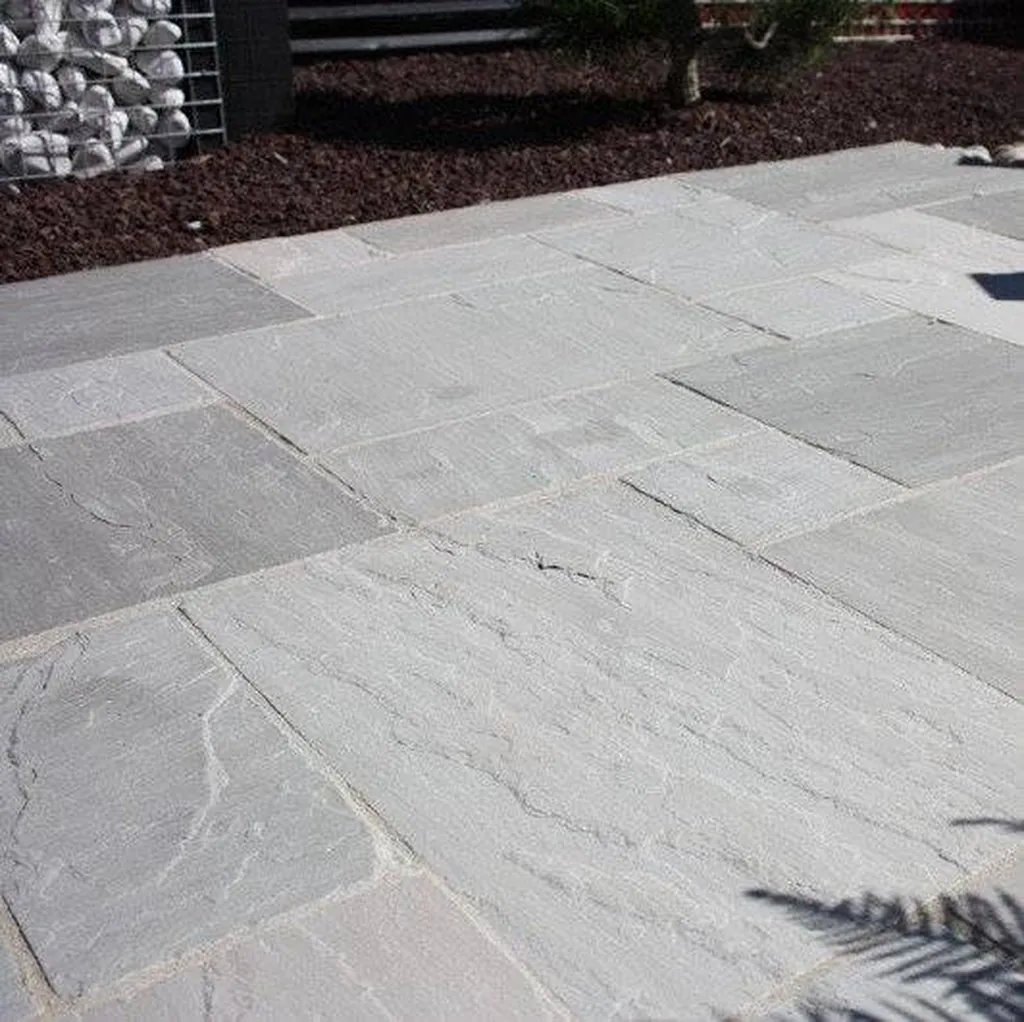 DALLAGES EXTERIEURS / TERRASSE EN PIERRE NATURELLE INDIA GRISE - KANDLA GRISE 