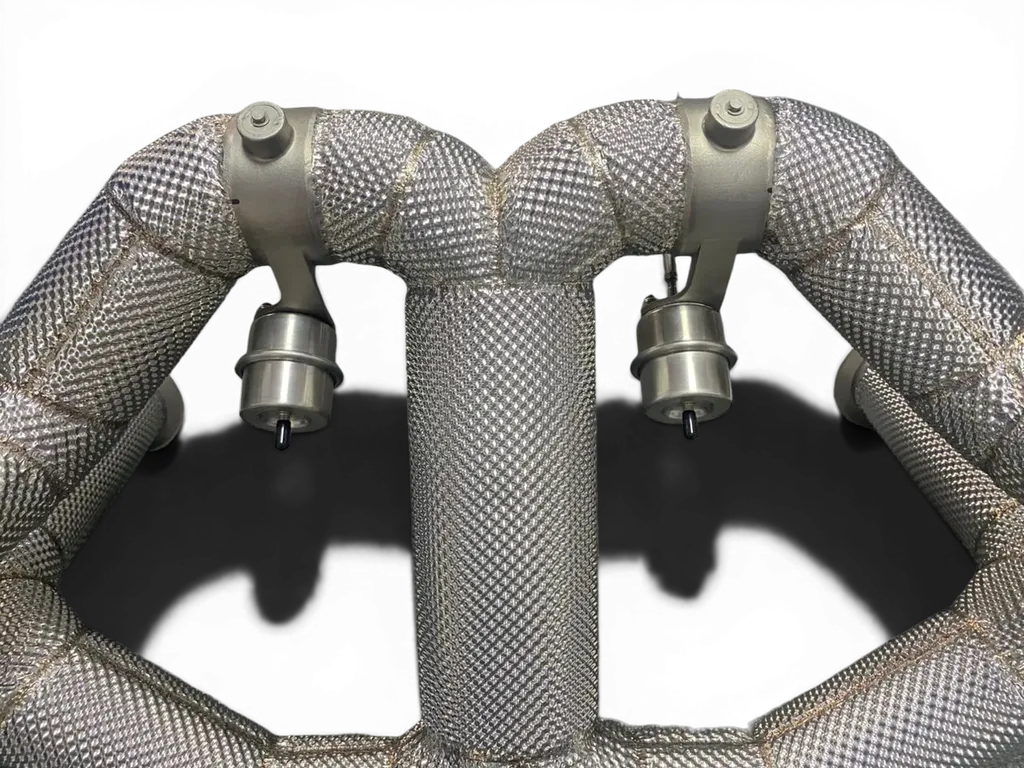 Échappement Lamborghini Aventador SVJ LP770-4 6.5 V12 conçu pour les passionnés de supercars. Fabrication haut de gamme, sonorité exceptionnelle, poids optimisé et performances accrues pour exploiter pleinement le potentiel du V12 atmosphérique italien.