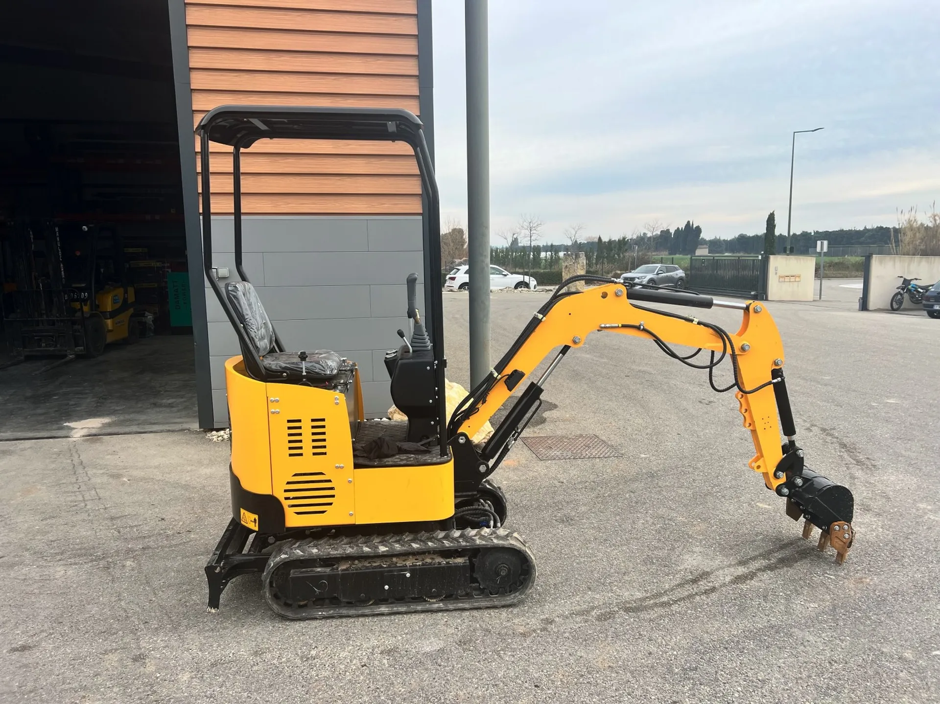 Location mini-pelle 1 tonne  sur Avignon (84) et ses alentours