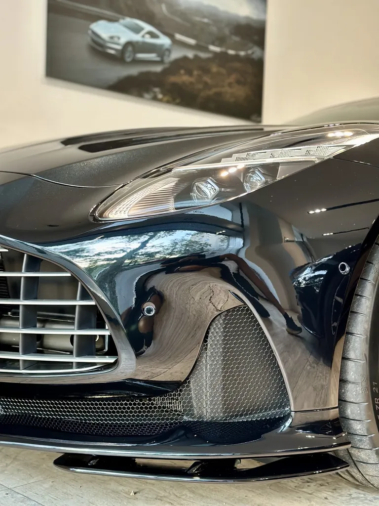 film plastique protection carrosserie film PPF Lyon traitement céramique DETAILING carosserie Aston Martin DB12 