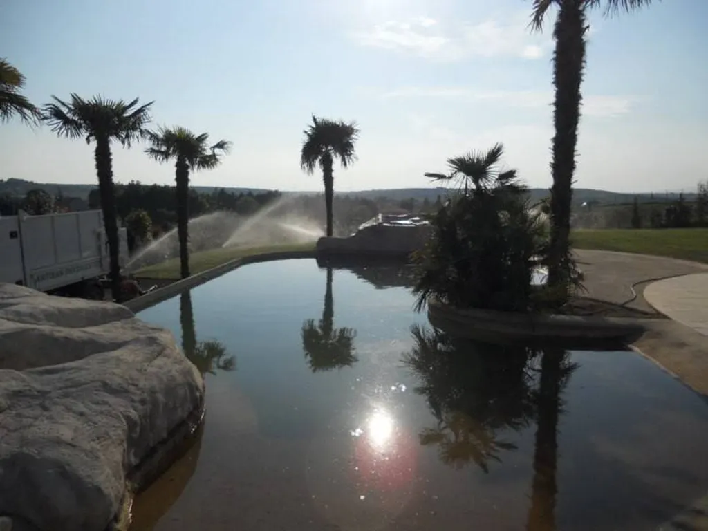 Gazon de placage réalisé par Les Jardins de Romain.