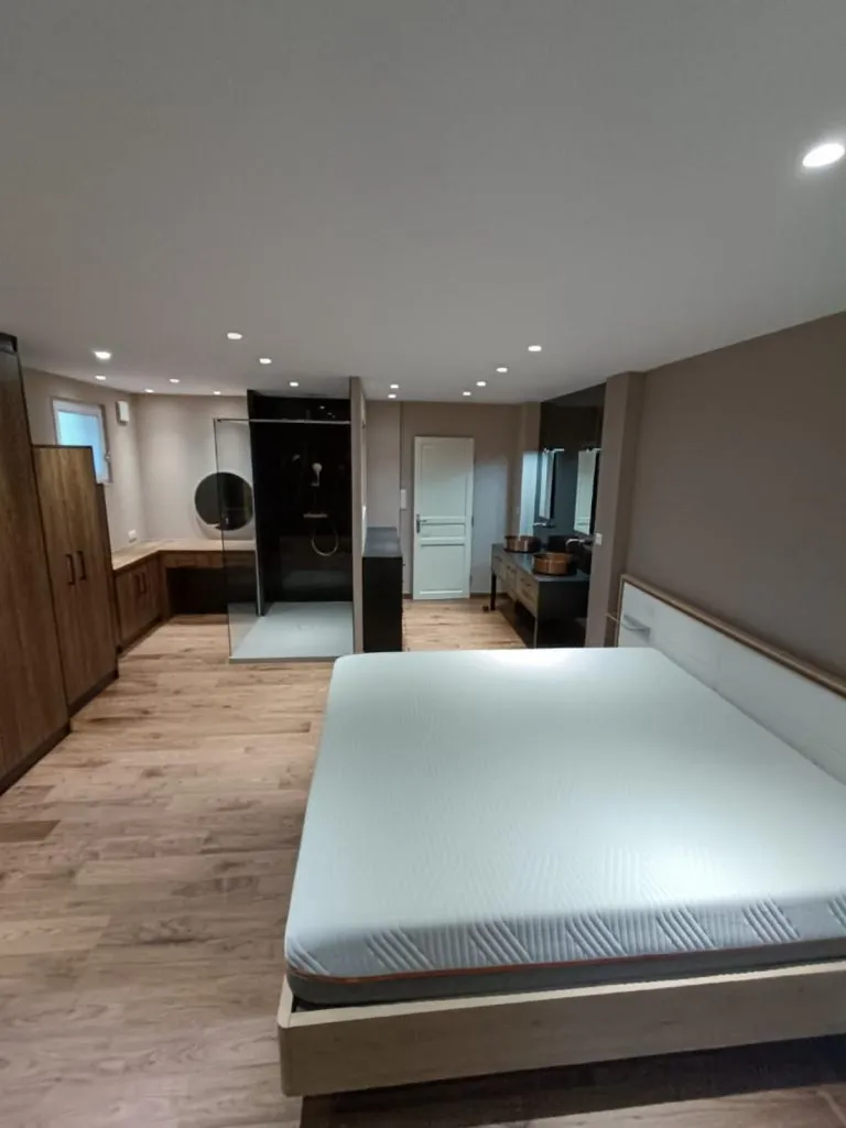 Rénovation d’une suite parentale SDB et dressing en peinture de finition laque mate entre le Havre et Honfleur 