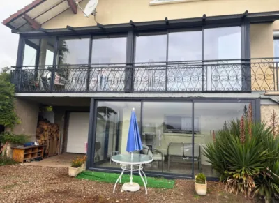 véranda alu sur balcon et fermeture alu sous balcon à L'Isle-d'Abeau par 3 Baies