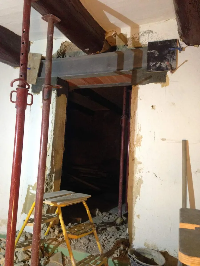 Aménagement du sous-sol d'un pavillon à Salon de Pce - linteau