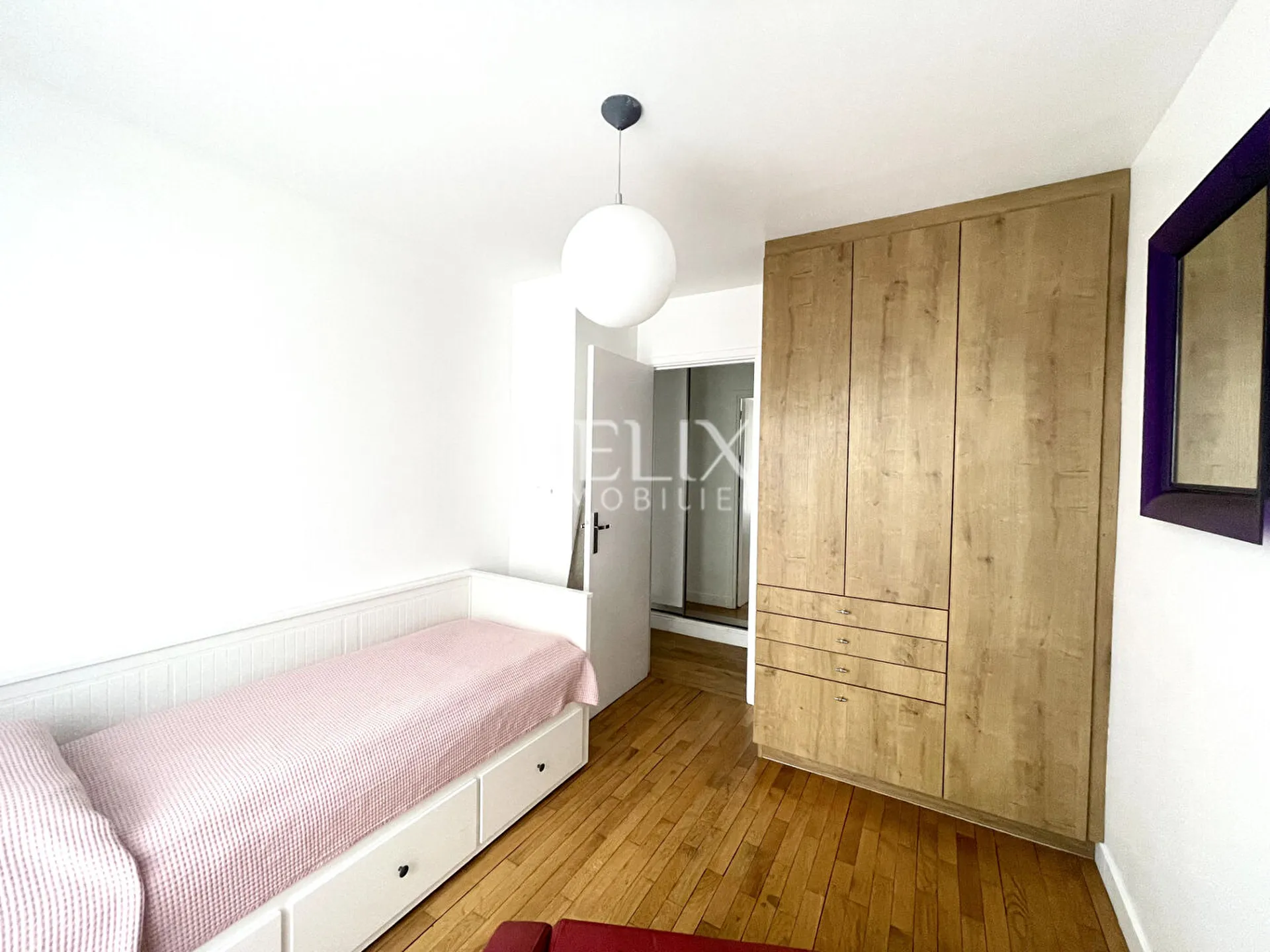 Magnifique appartement meublé traversant 3 chambres, 3 balcons, box, résidence de standing avec ascenseur et gardien, vue sur le parc du Château de Saint-Germain-en-Laye