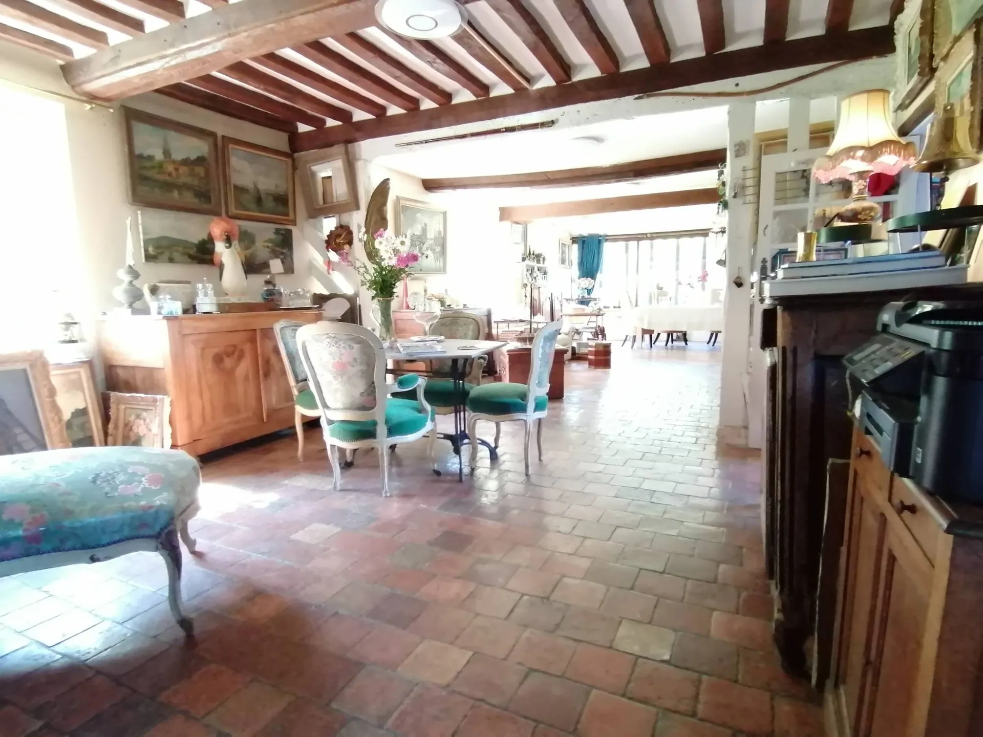 8 minutes à pied du Vieux Bassin de Honfleur. environnement exceptionnel. Propriété Normande