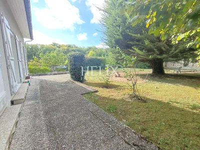 Maison familiale de 130 m2 sur 937 m2 de terrain comprenant 5 chambres, un grand double séjour et un sous-sol