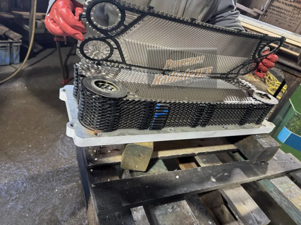 Echangeur à plaques Caterpillar révisé par le professionnel Marseillais