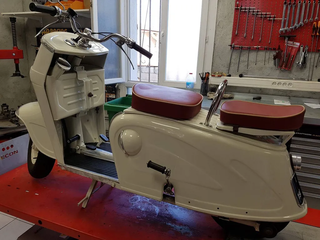 MAGASIN MOTOS VINTAGE VAR