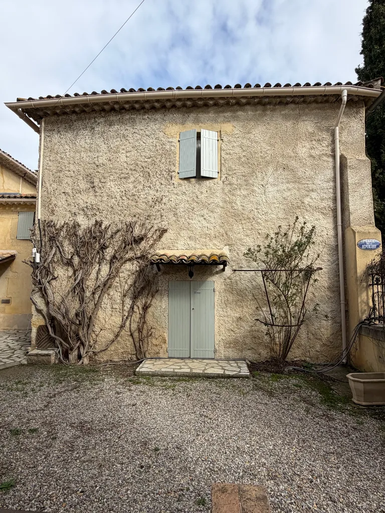 Rejointoiement des pierres avec des enduits à la chaux au Domaine St Pierre à Servian proche de Béziers