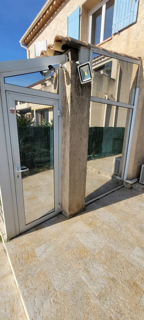 Pose film solaire sur baie vitrée Montauroux 06/83