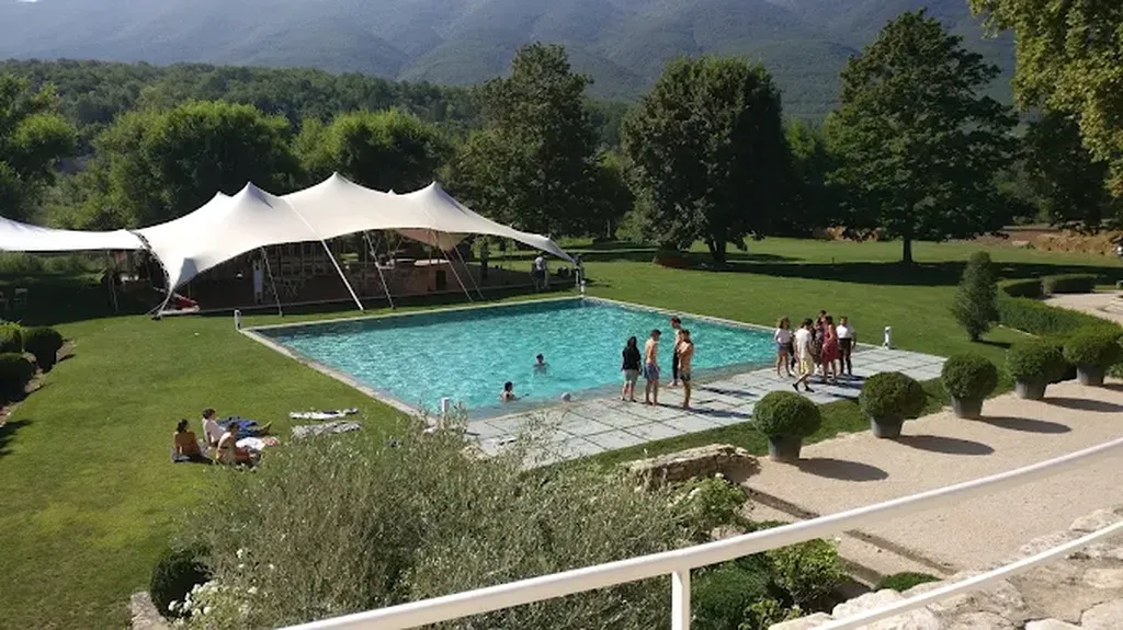 Réservation Château mariage en Provence Lourmarin 84160 proche Pertuis :  service wedding planner, traiteur, hébergement invités