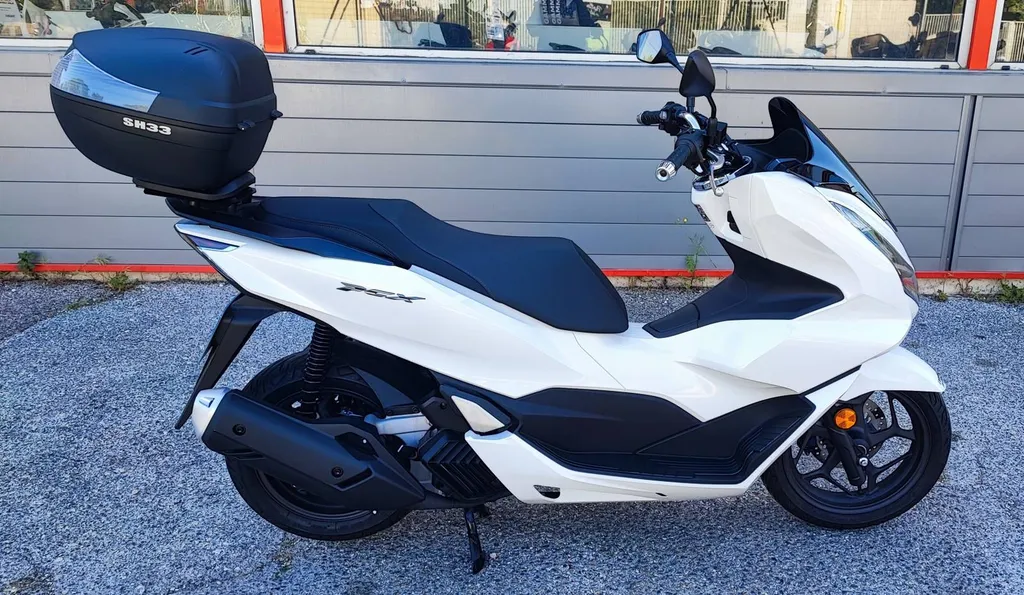 HONDA PCX 125 DU 11/2024 AVEC 1060 KM.