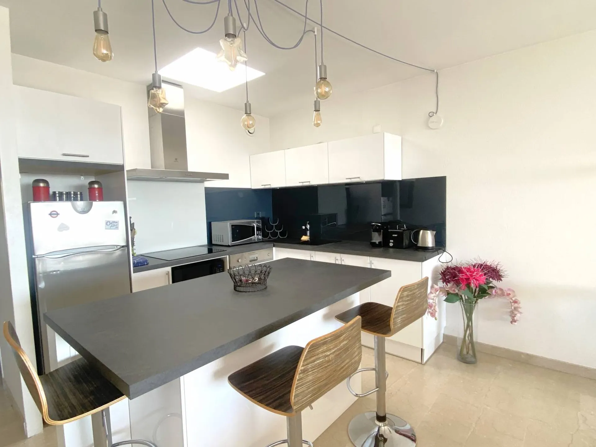 Vente appartement T2 Cassis  en dernier étage avec terrasse vue mer et parking privé dans résidence de standing