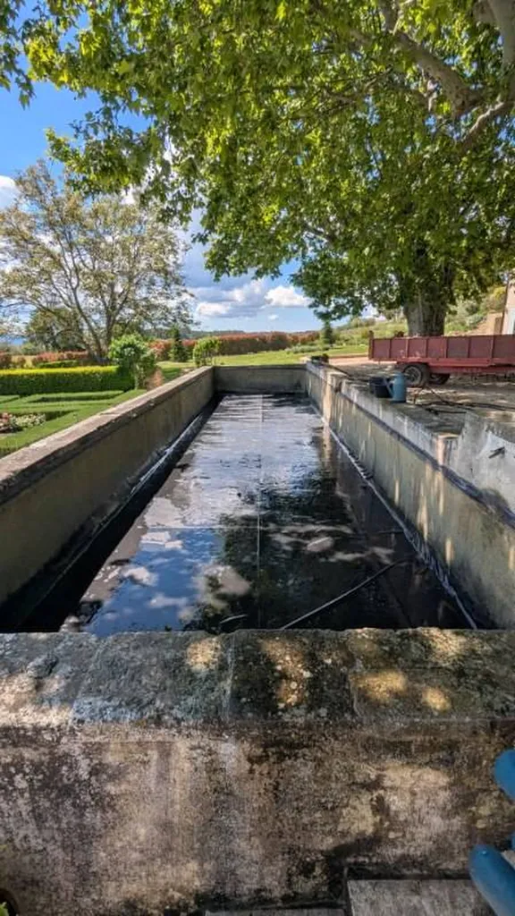 Vidange d'un bassin vers la Tour d'Aigues? Contacter nous.