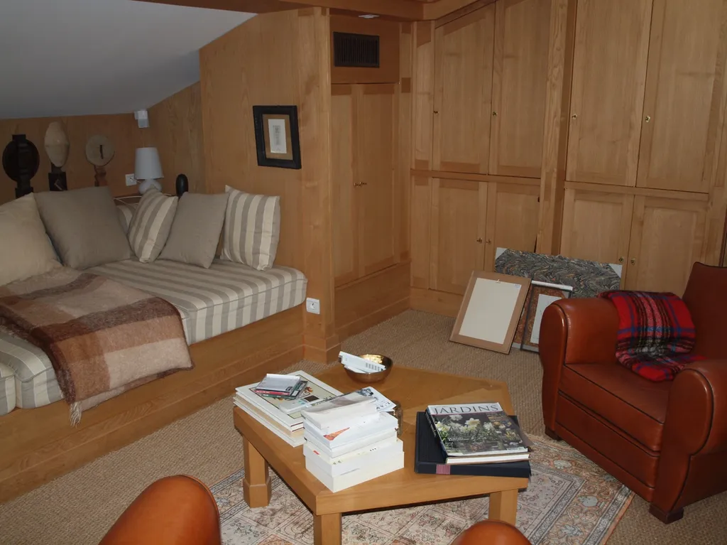 En Comtat Venaissin, à vendre, maison d'architecte avec dépendances  