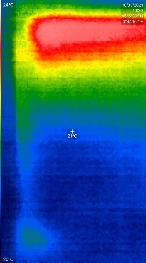 Thermographie d'un radiateur avant le désembouage de l'installation d'un chauffage central à Belleville en Beaujolais (69)