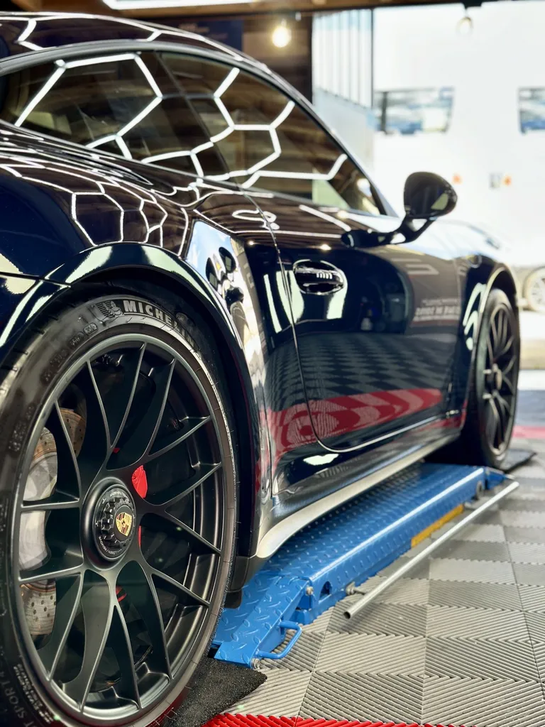 Traitement céramique lyon protection carrosserie dans l’ouest lyonnais spécialiste Porsche 