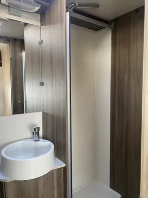 DOUCHE AVEC PAROI