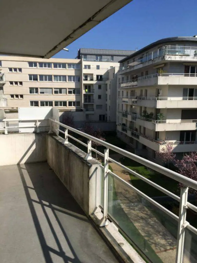 Situé au 3ème étage