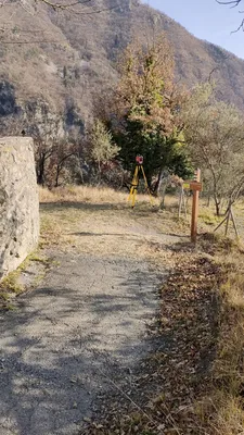 Mise en station pour relevé topographique dans les Alpes Maritimes