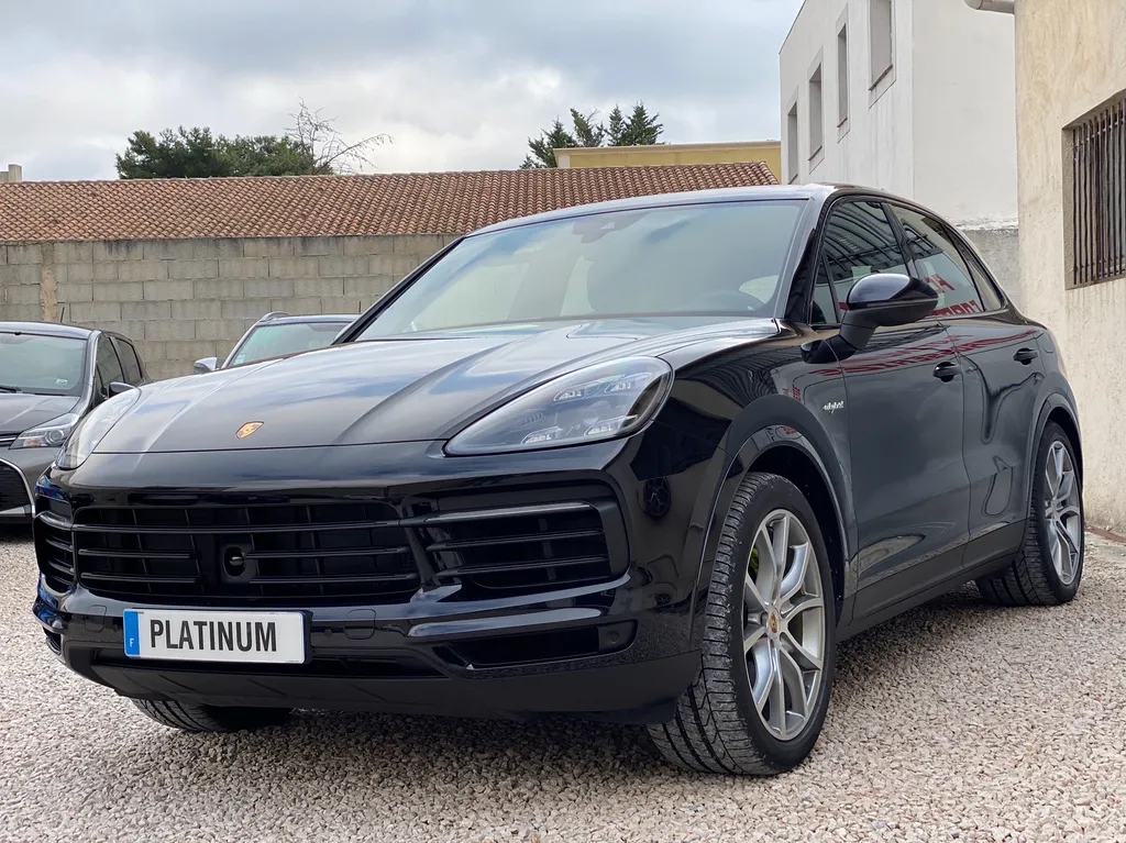 Réparation carrosserie Porsche Cayenne E Hybrid à Carnoux proche de Marseille, aubagne et Cassis 