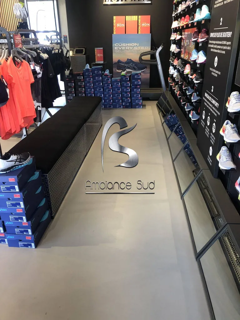 SOL DECORATIF AVEC LA CHAPE MINCE FIBRE A LA VALETTE CENTRE COMMERCIAL AVENUE 83