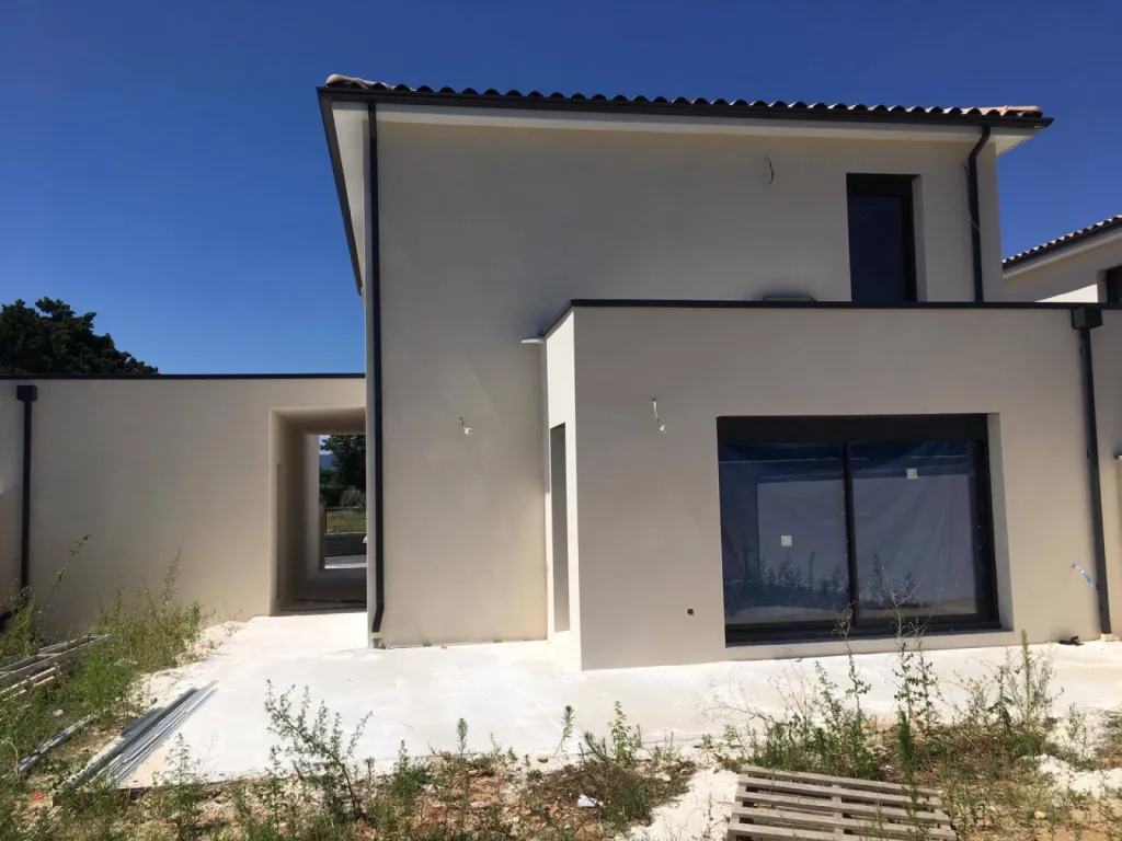 Prix pose gouttières aluminium G325 couleur anthracite Avignon dans le Vaucluse 84 Prix pose gouttières aluminium G325 couleur anthracite Avignon dans le Vaucluse 84