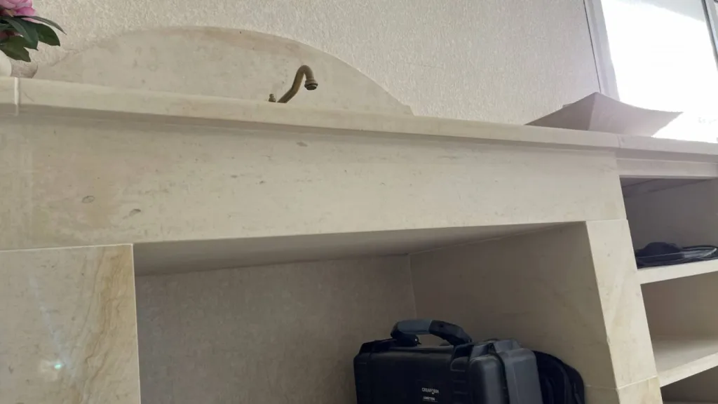 Cuisine et salle de bain en pierre naturelle de Bordeaux à Paris