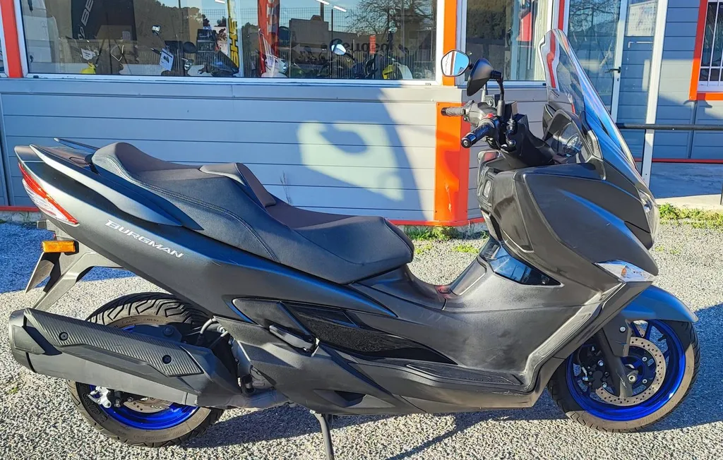 SUZUKI BURGMAN 400 DU 09/2022 AVEC 26200 KM.