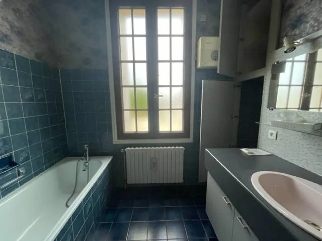 A saisir maison à rafraîchir de 121 m² habitable sur la commune de CAUDEBEC LES ELBEUF