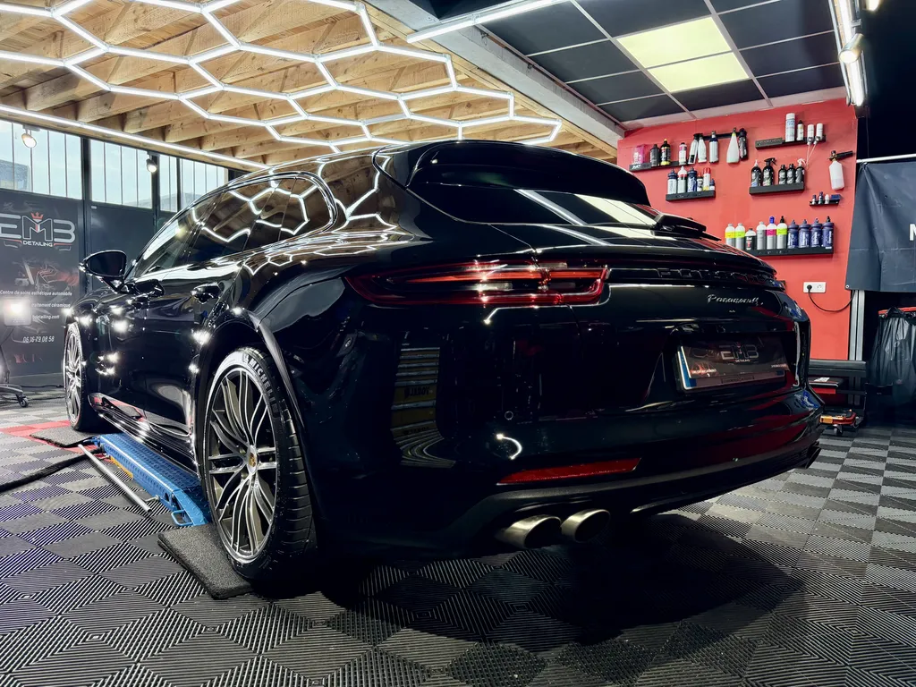 Rénovation et traitement céramique Porsche Panamera Sport Turismo à Vaugneray près de Lyon Spécialiste porsche et voiture de sport