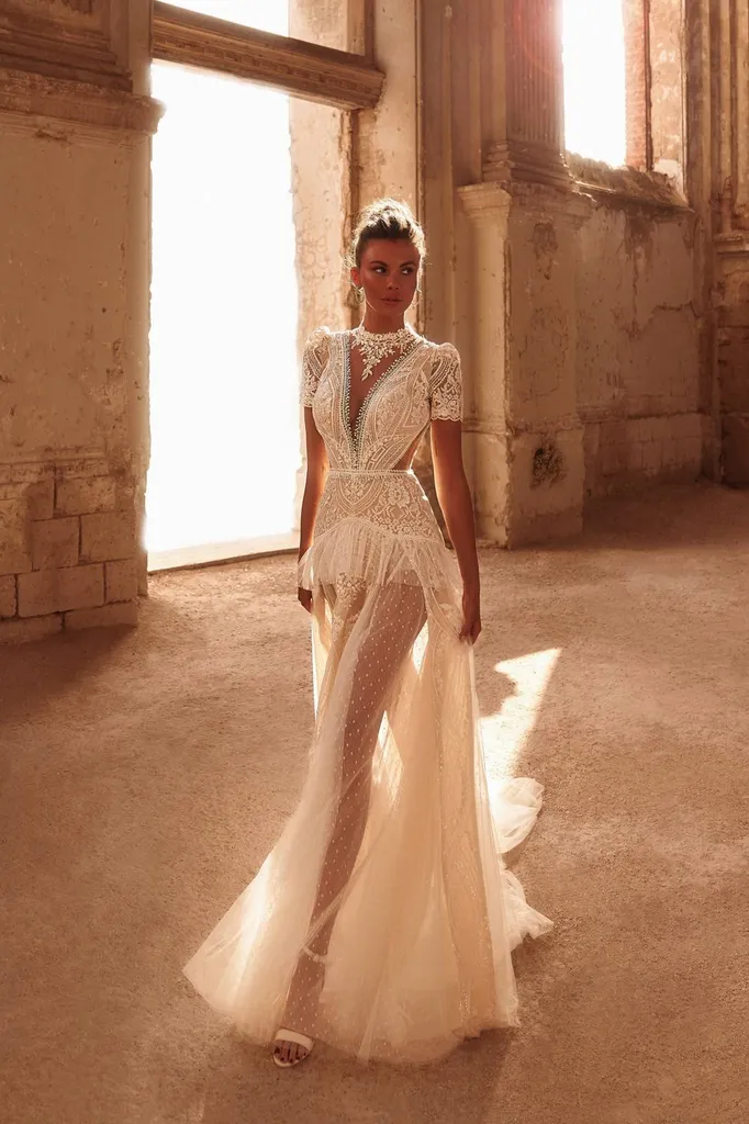 Robe de mariée sirène pour un mariage bohème à Marseille proche de la valentine 