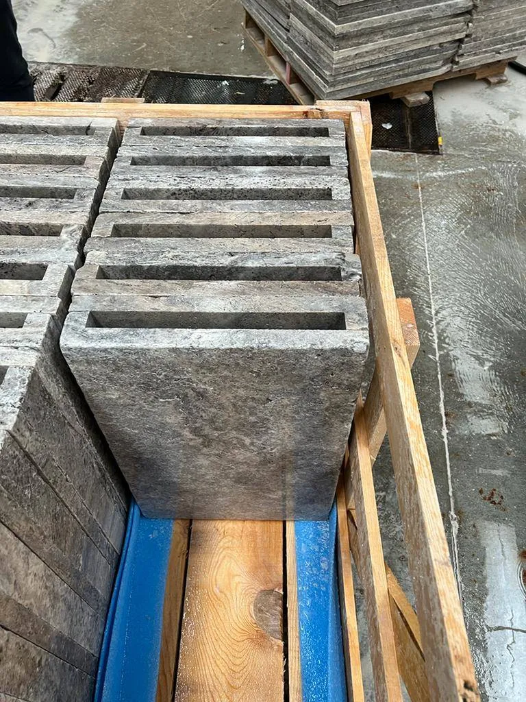 MARGELLES A TALON TRAVERTIN SILVER PREMIUM