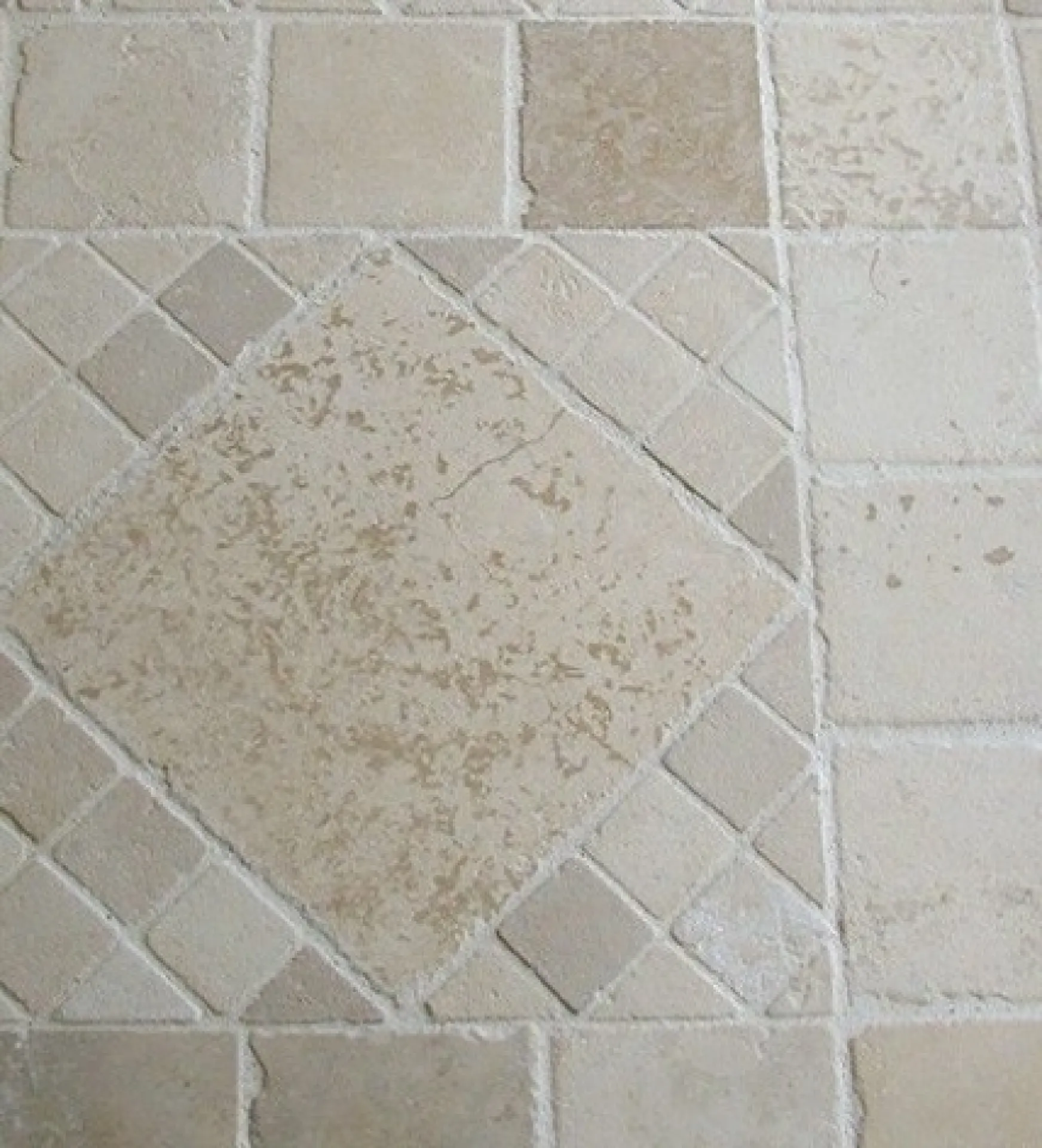 Dallage en pierre naturelle pour terrasse et sol intérieur, Travertin, pierre du Périgord. Carrelage pierre à PARIS