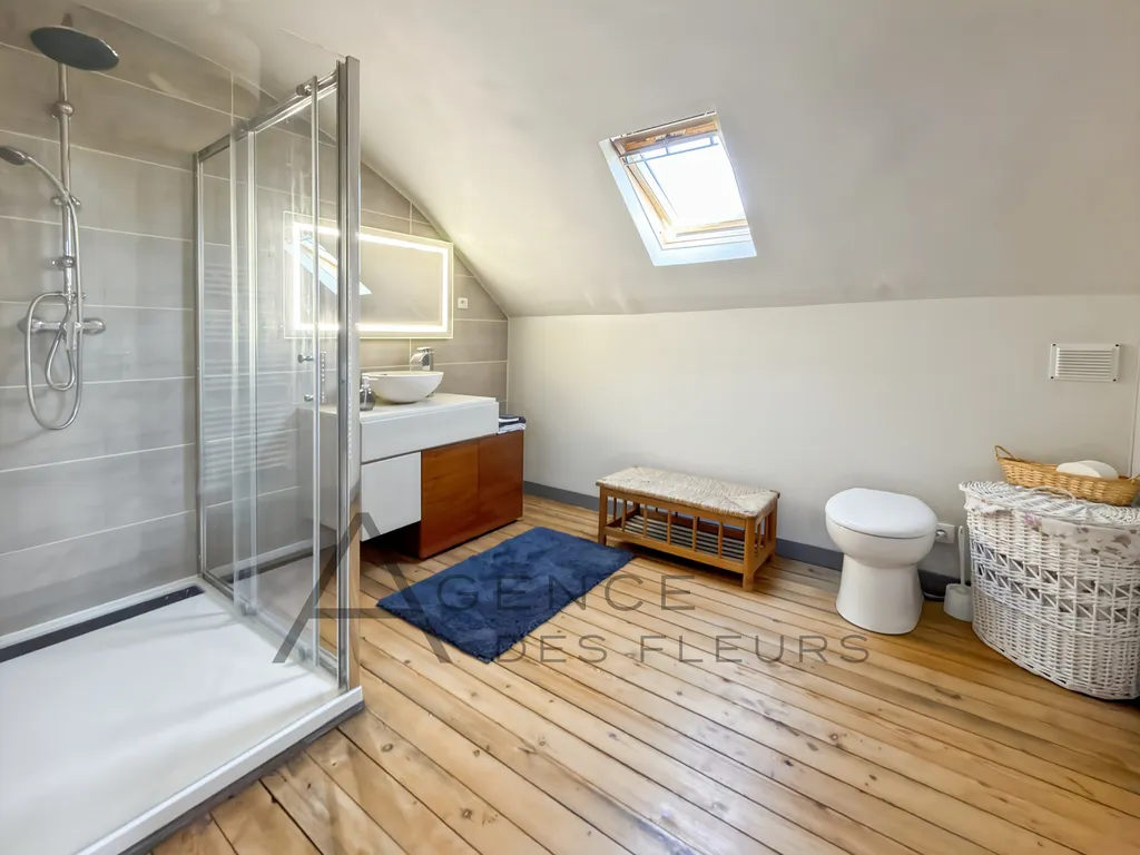 À vendre, propriété d'exception de 265 m² sur un terrain de 5200 m² située à LA SAUSSAYE 27370