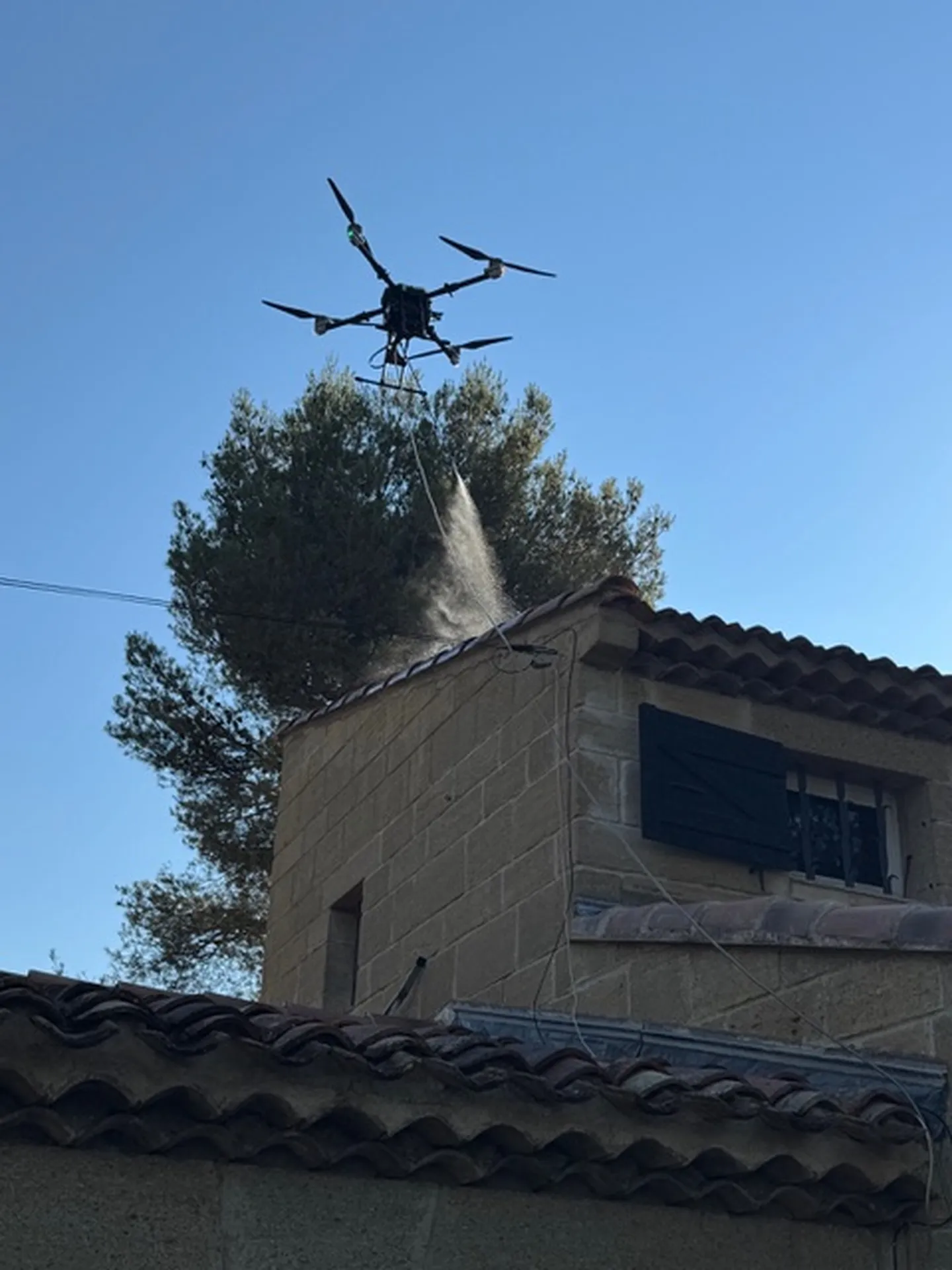 Entretien de façade d’immeuble par drone près de Bandol