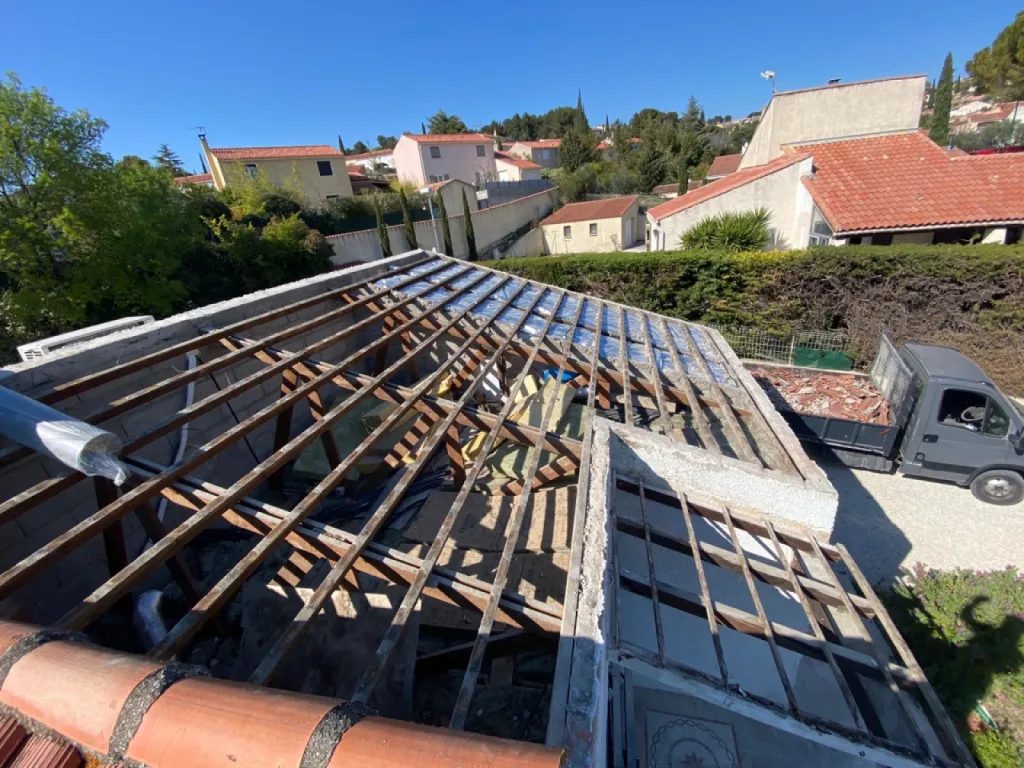 Changement d’une toiture de type PST Canal sur Martigues