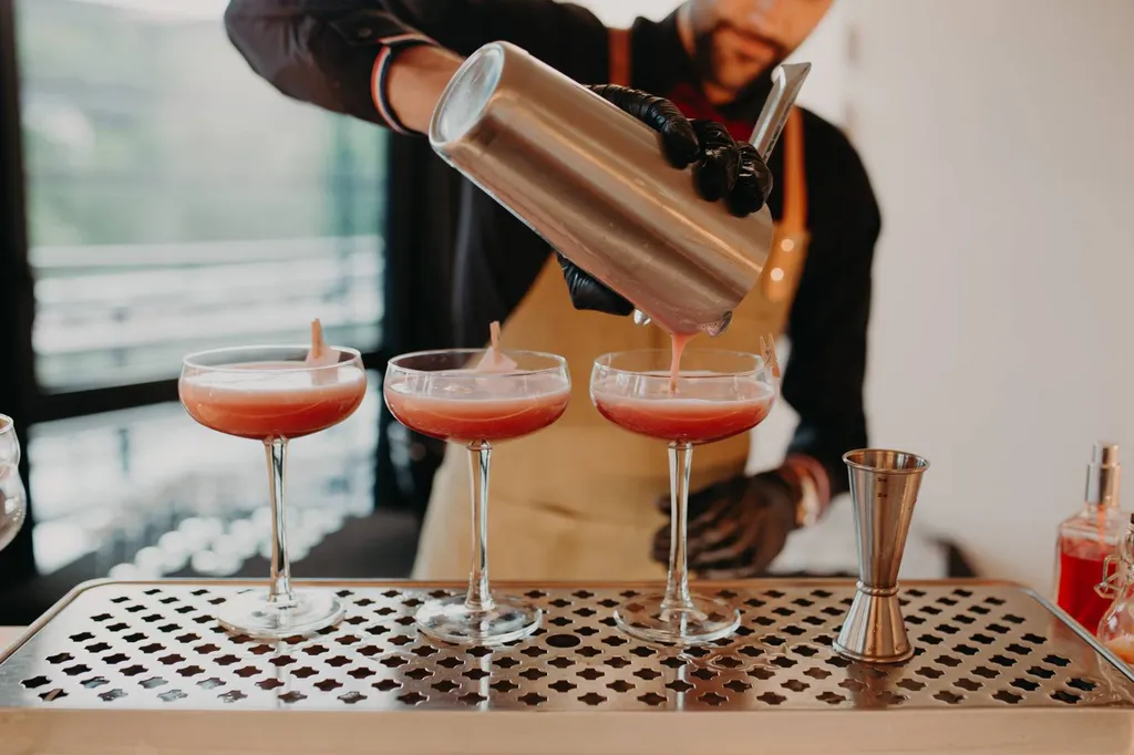 Service en simultané pour absorber l'affluence – bar à cocktails mobile pour mariage en Auvergne-Rhône-Alpes