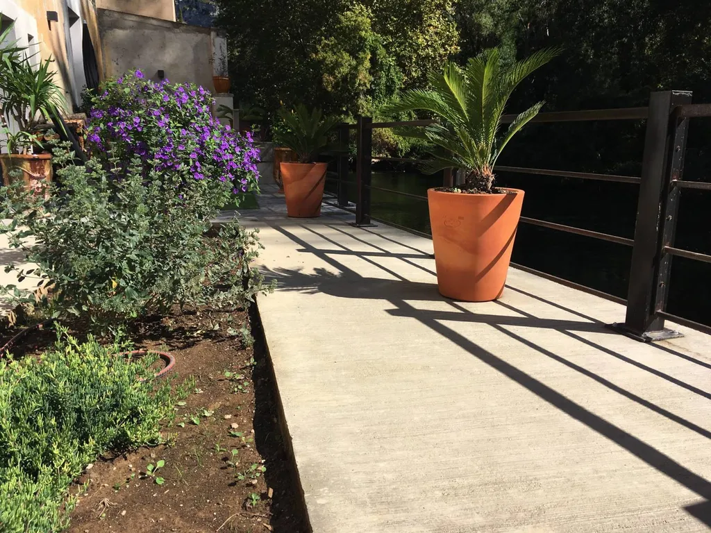 Aménagement de terrasses en béton à L'Isle sur la Sorgue