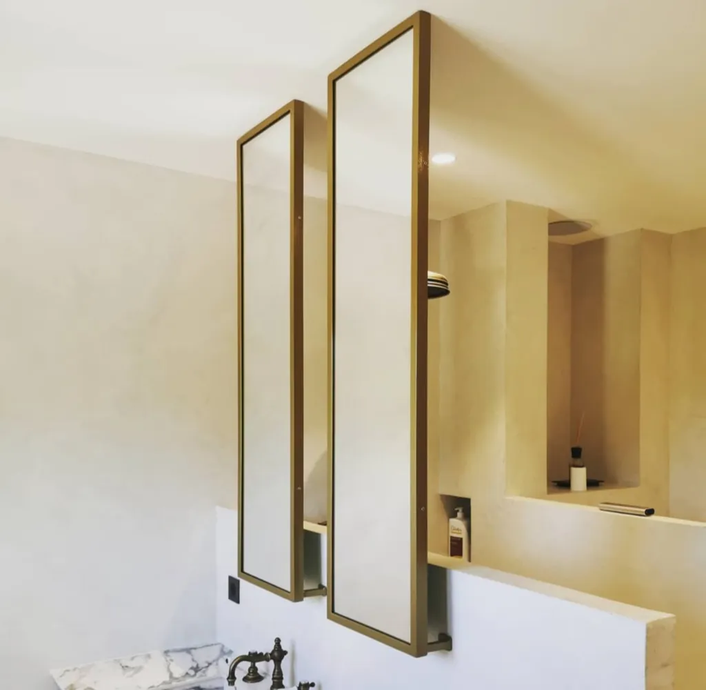 Fabrication d’un jeu de miroirs sur mesure en acier à Puyloubier – design raffiné, finitions patinées et savoir-faire artisanal