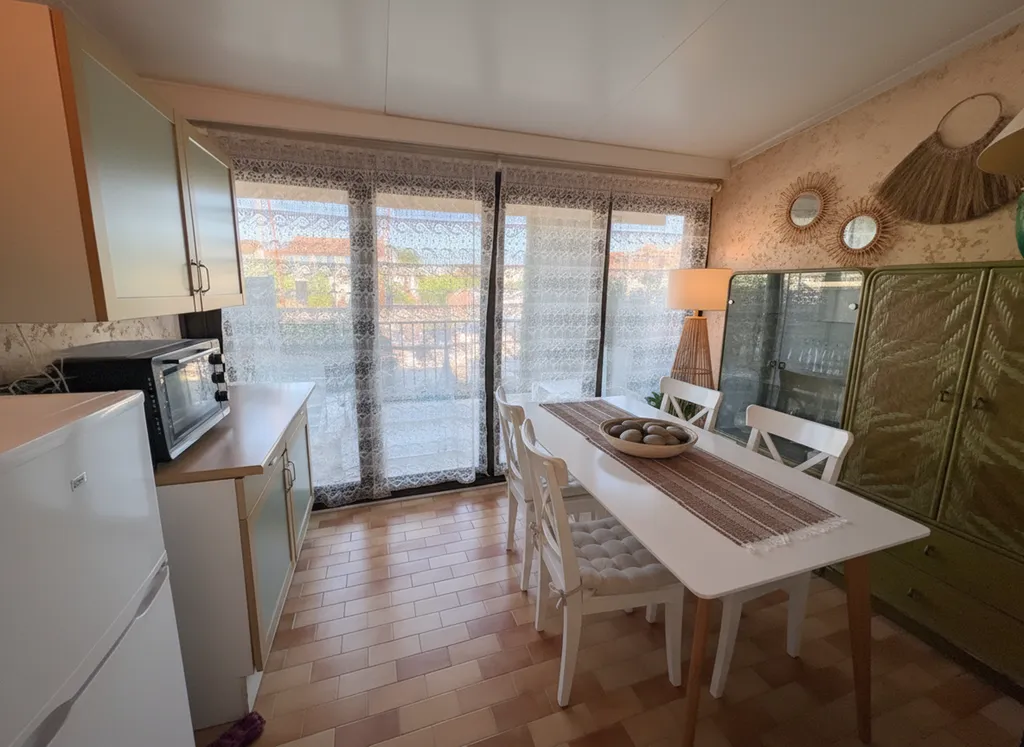 Vente Appartement de Prestige Pieds dans l'Eau à Port Grimaud avec Terrasse Vue Canaux, Garage et Amarrage Bateau Privé