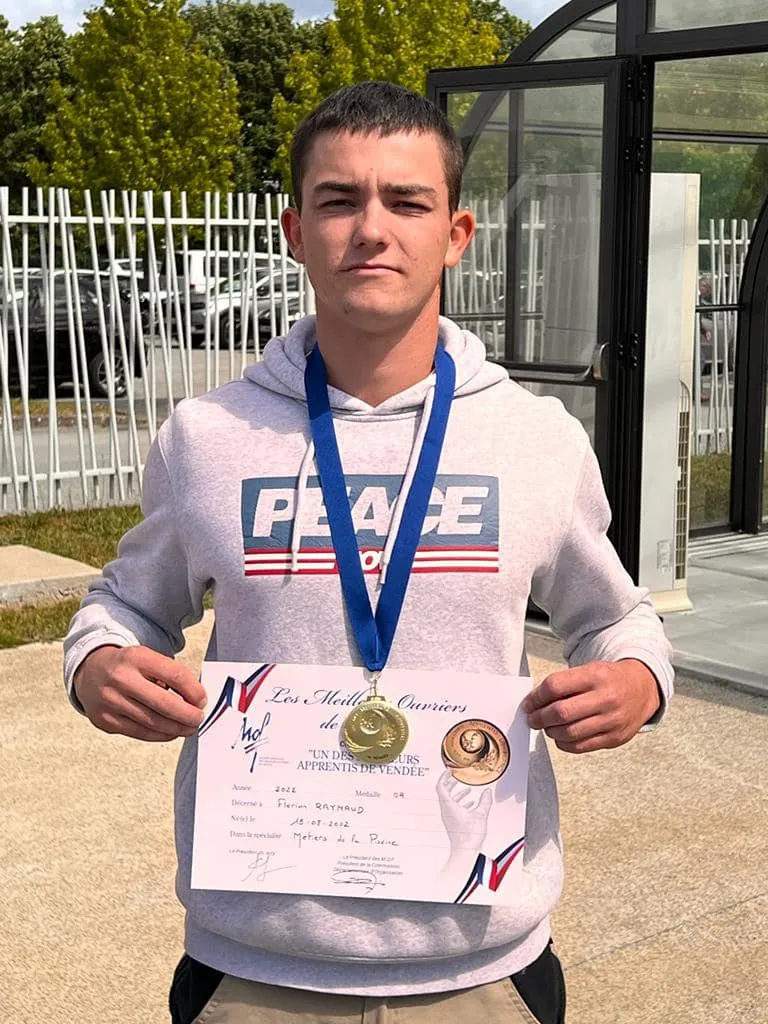 Présentation de l’entreprise LES PISCINES DE CHARENTE: piscinier pour la construction, rénovation ou l'entretien de votre piscine en Charente