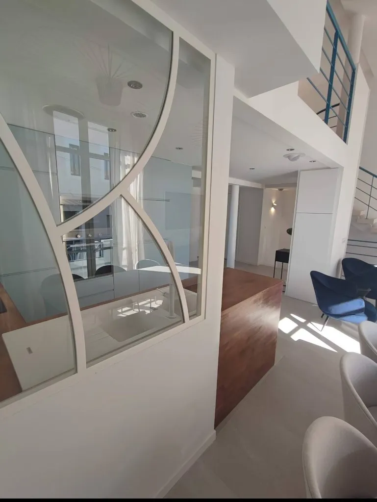 Cabinet d'architecte d'intérieur pour créer une verrière sur mesure en rénovation ou aménagement à Marseille 