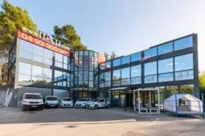 Vente et installation de lambrequins lumineux pour un restaurant Cannes Restaurant la perle