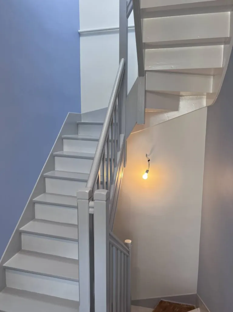 Trouver un peintre pour repeindre un escalier en bois sur Le Havre